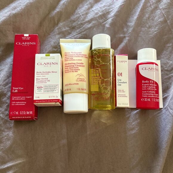 Clarins 7 Piece Skincare Set with Bag - Picture 1 of 9